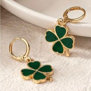 ✨Modcloth Paddy Green Shamrock Earrings